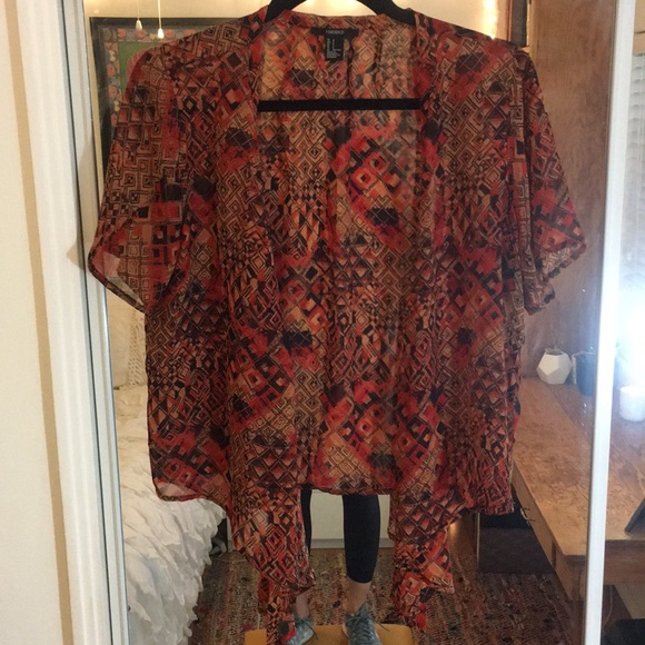 Abstract pattern sheer tie top - Picture 6 of 8